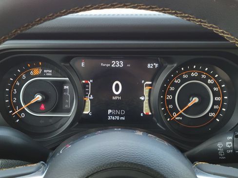 Used 2025 Jeep Wrangler Unlimited Sahara AWD/4WD image 31