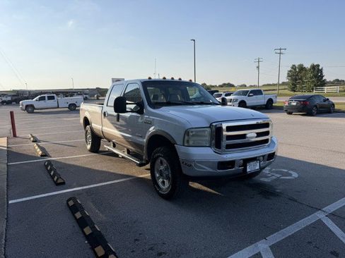 Used 2006 Ford F350 Lariat image 3