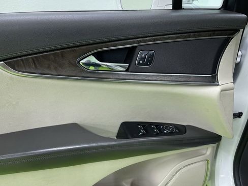 Used 2016 Lincoln MKX Reserve w/ Technology Package image 16