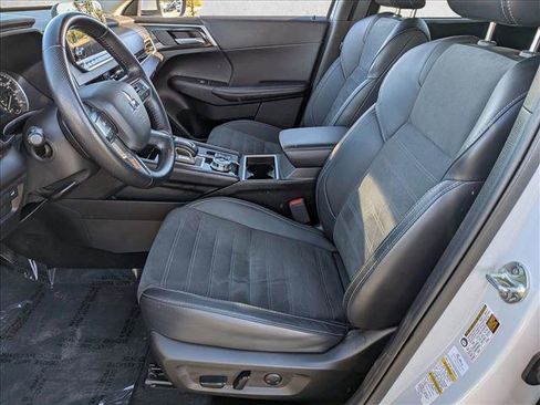 Used 2024 Mitsubishi Outlander SE image 14