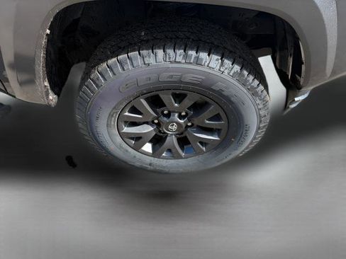 Used 2023 Toyota Tacoma SR5 AWD/4WD image 17