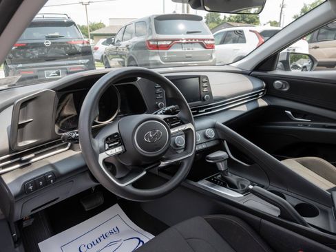 Used 2023 Hyundai Elantra SE FWD image 14