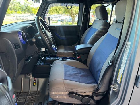 Used 2012 Jeep Wrangler Unlimited Sahara w/ Connectivity Group image 17