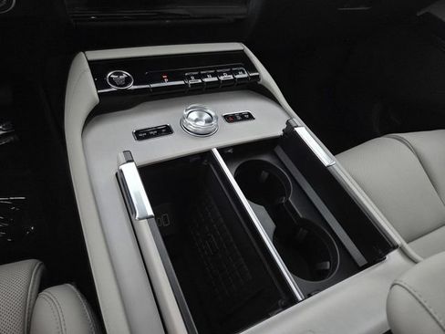 New 2026 Lincoln Navigator Reserve AWD/4WD image 9