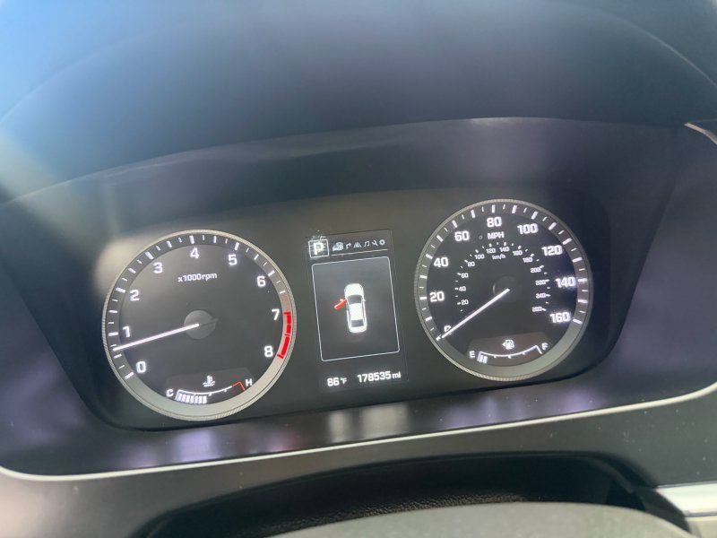 Used 2015 Hyundai Sonata Limited w/ Option Group 06 FWD image 11
