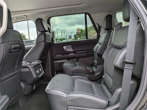 Used 2025 Ford Expedition Platinum AWD/4WD image 14