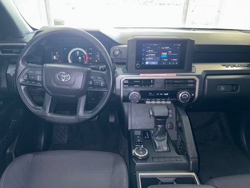 Used 2025 Toyota Tacoma SR5 AWD/4WD image 17
