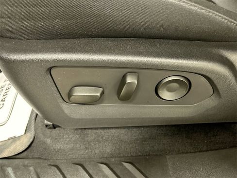 Used 2024 Chevrolet Colorado Trail Boss w/ Technology Package image 10