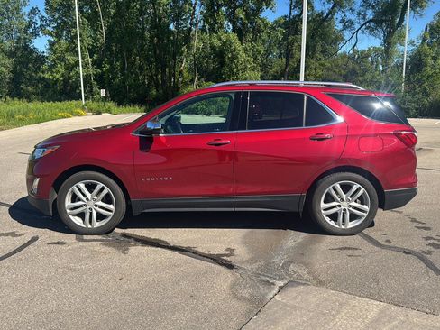 Used 2018 Chevrolet Equinox Premier FWD image 2