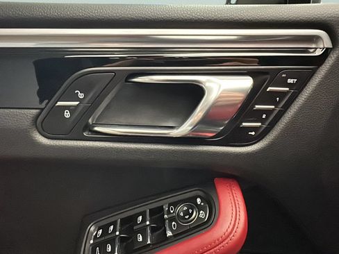 Used 2018 Porsche Macan S AWD/4WD image 11