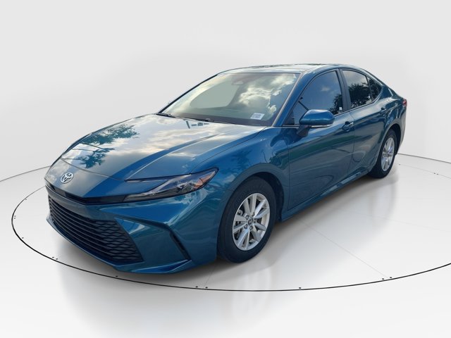 Used 2025 Toyota Camry LE FWD image 3