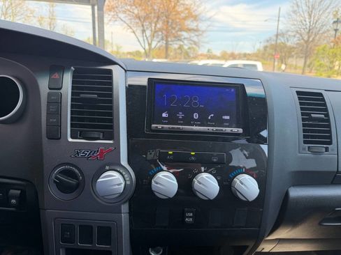 Used 2012 Toyota Tundra Grade 4x4 4dr CrewMax Cab Pick w/ SR5 Pkg image 10