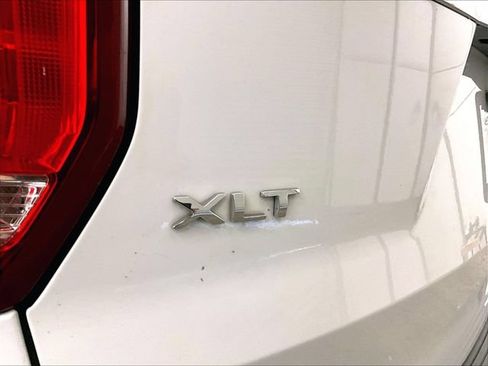 Used 2018 Ford Explorer XLT AWD/4WD image 13