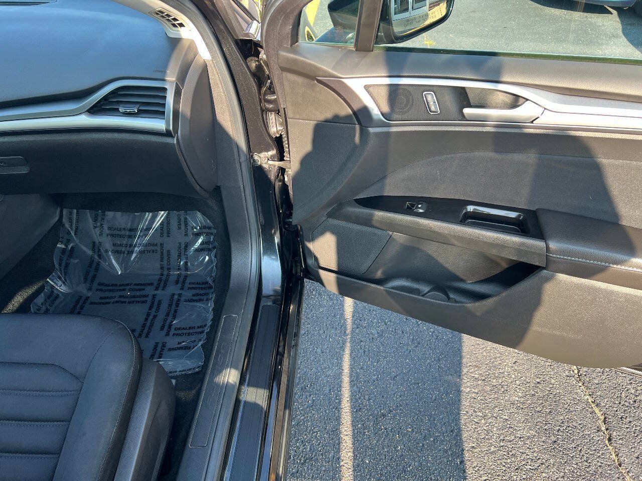 Used 2014 Ford Fusion SE FWD image 28