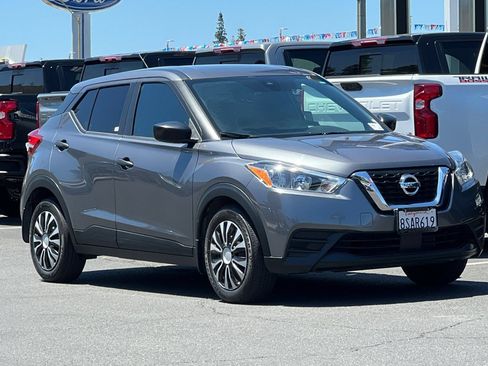 Used 2020 Nissan Kicks S FWD image 2