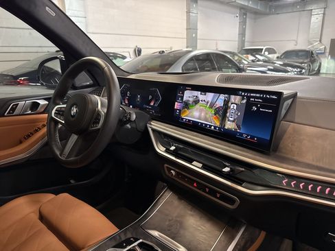 Used 2026 BMW X7 xDrive40i w/ M Sport Package AWD/4WD image 39