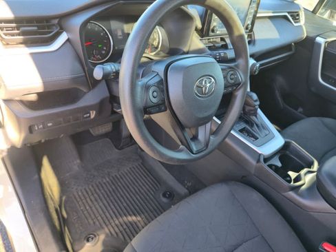 Used 2021 Toyota RAV4 XLE w/ Convenience Package image 12