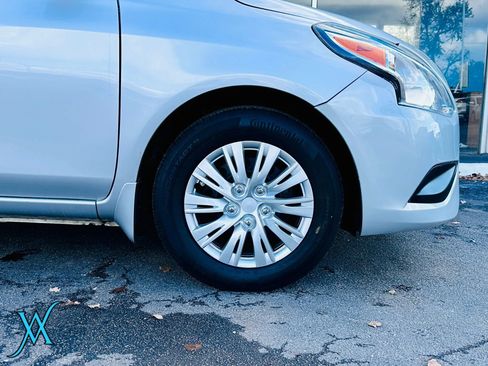Used 2019 Nissan Versa S Plus FWD image 9