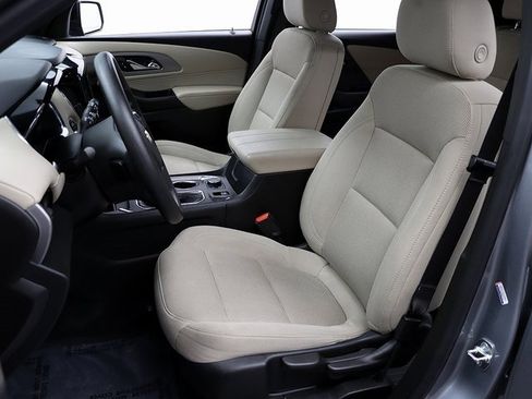 Used 2023 Chevrolet Traverse LS image 9