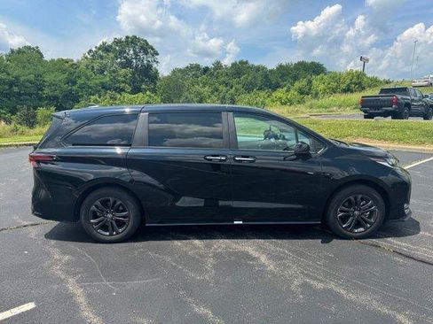 Certified 2025 Toyota Sienna XSE AWD/4WD image 2