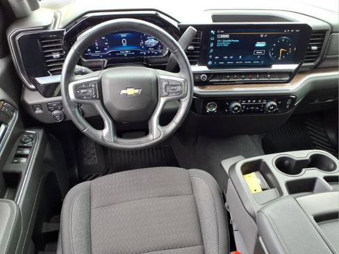 Used 2024 Chevrolet Silverado 1500 LT AWD/4WD image 11