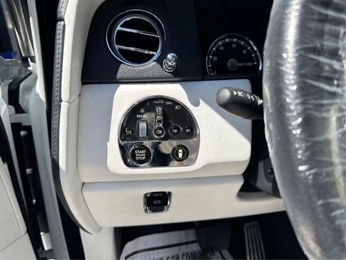 Used 2019 Rolls-Royce Cullinan image 17