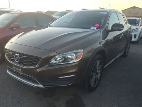 Used 2017 Volvo V60 T5 Cross Country w/ Convenience Package image 1