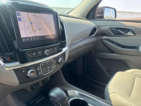 Used 2021 Chevrolet Traverse Premier FWD image 27