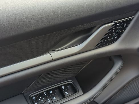 Used 2025 Porsche Taycan image 15