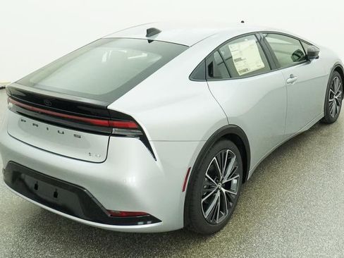 New 2027 Toyota Prius XLE FWD image 8