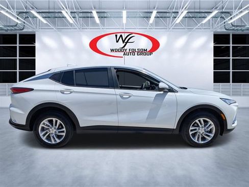 Used 2024 Buick Envista Preferred w/ Advanced Safety Package FWD image 2