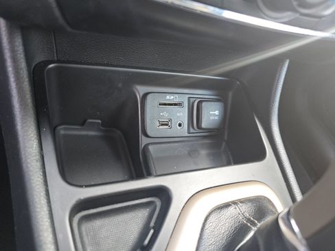 Used 2014 Jeep Cherokee Limited FWD image 22