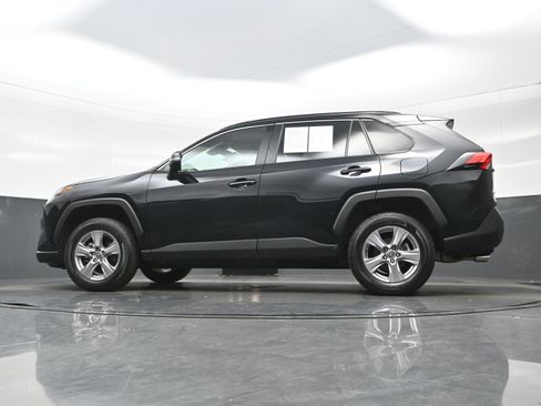 Used 2025 Toyota RAV4 XLE AWD/4WD image 29