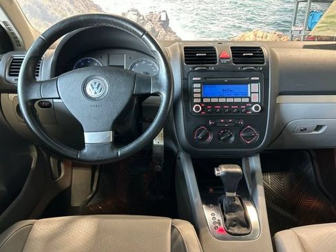 Used 2009 Volkswagen Jetta SE FWD image 3