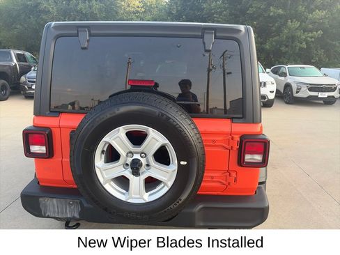 Used 2020 Jeep Wrangler Sport AWD/4WD image 9