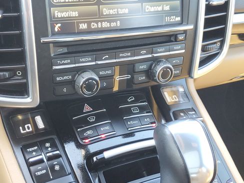 Used 2016 Porsche Cayenne image 26