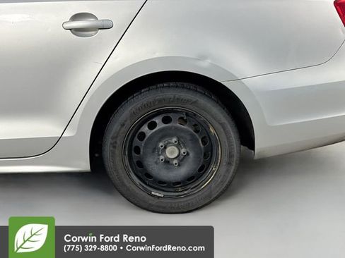 Used 2011 Volkswagen Jetta SE image 27