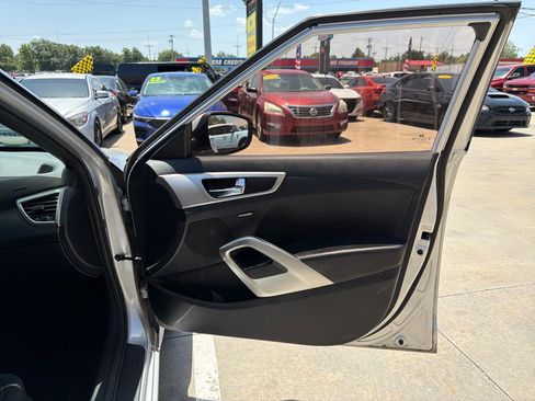 Used 2017 Hyundai Veloster Value Edition FWD image 23