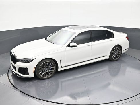 Used 2021 BMW 750i xDrive w/ M Sport Package image 12