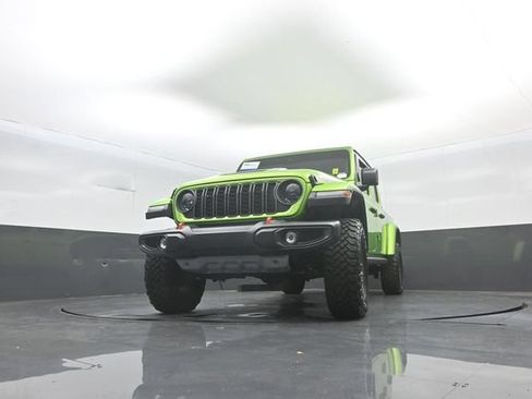 Used 2025 Jeep Gladiator Mojave w/ Convenience Group AWD/4WD image 29