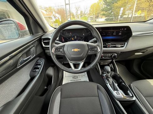 Used 2024 Chevrolet TrailBlazer LT w/ LT Cold Weather Package AWD/4WD image 39