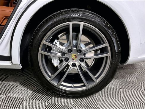 Certified 2019 Porsche Cayenne Turbo AWD/4WD image 28