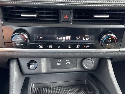 Used 2024 Nissan Rogue SV AWD/4WD image 19