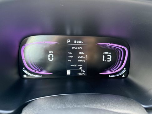 Used 2025 Kia Soul LX w/ LX Technology Package FWD image 11