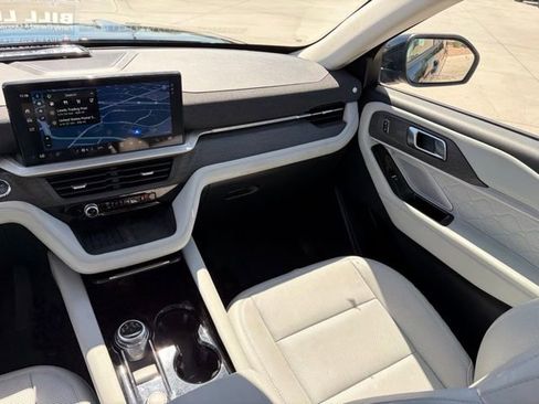 Used 2025 Ford Explorer Platinum w/ LUX Leather Package image 18