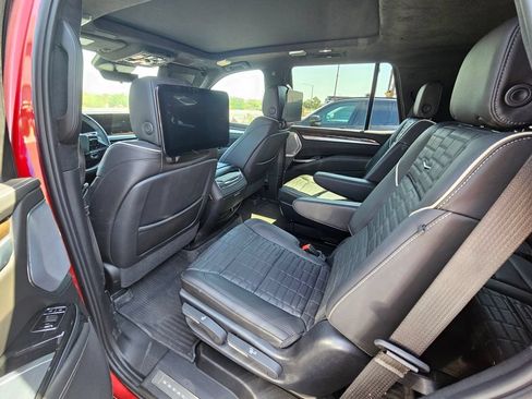 Used 2025 Cadillac Escalade Sport Platinum w/ LPO, ONYX Package AWD/4WD image 7