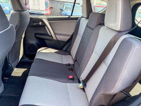 Used 2015 Toyota RAV4 XLE AWD/4WD image 18