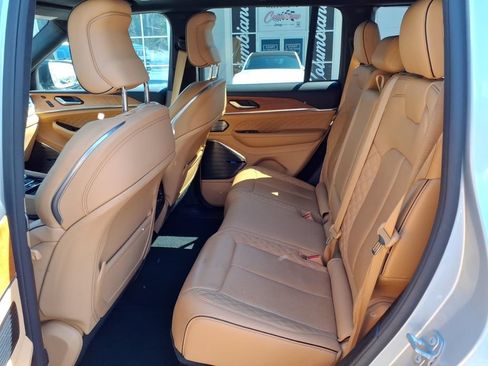 Used 2023 Jeep Grand Cherokee Summit AWD/4WD image 15