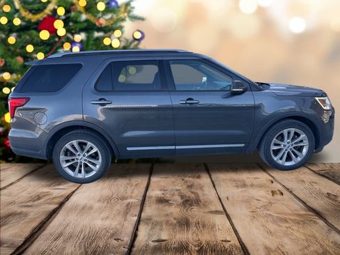 Used 2019 Ford Explorer XLT w/ Equipment Group 202A image 8