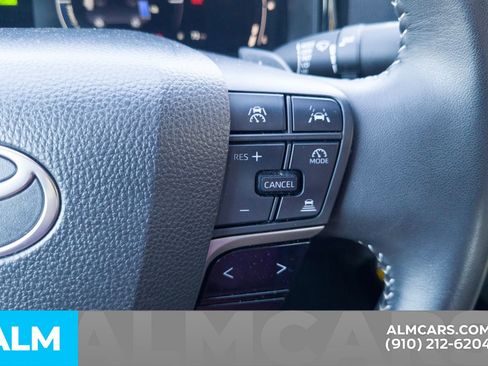 Used 2025 Toyota Camry SE image 28